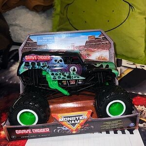 Monster Jam Grave Digger 1:24 Monster Truck